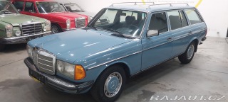 Mercedes-Benz 200T (S123) 7 míst